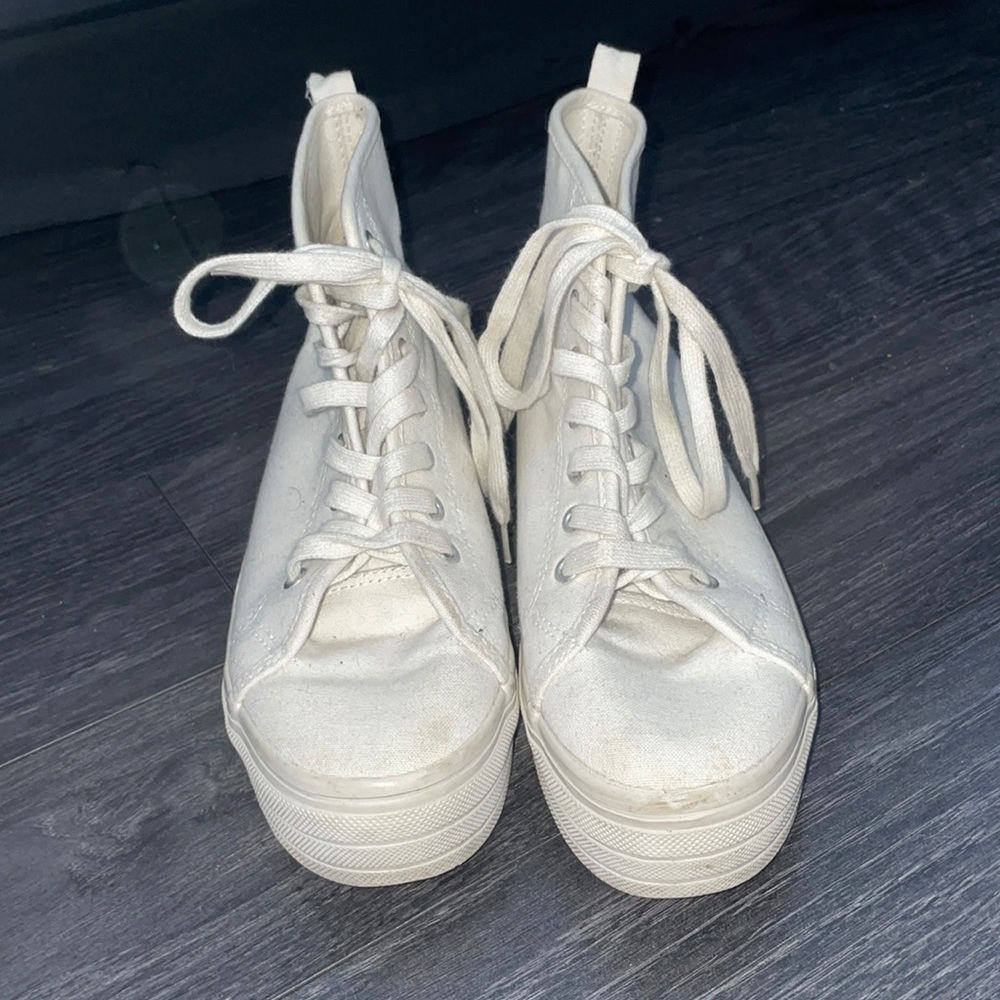 H& M white platform shoes